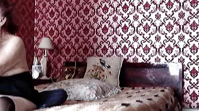 Puta joven lujuriosa se enamoró de hijo follando asu madre la polla de un hombre