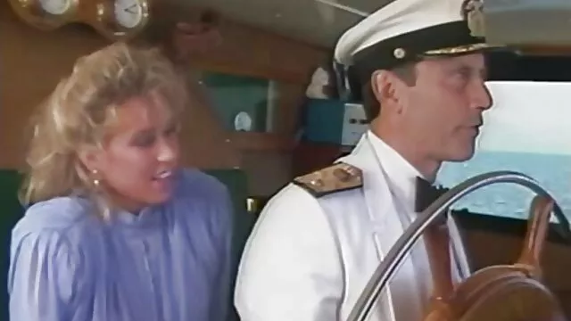 Espectacular señora divirtiéndose con xxx culonas mamas su semental