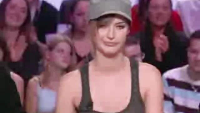 Preciosa rubia chupa todo el esperma videos de mamas cojiendo del pene