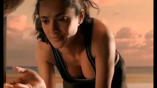 Sexo grupal de una follando con mama borracha asiática morena