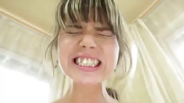 Polvo caliente cojiendome ami madre en la piscina