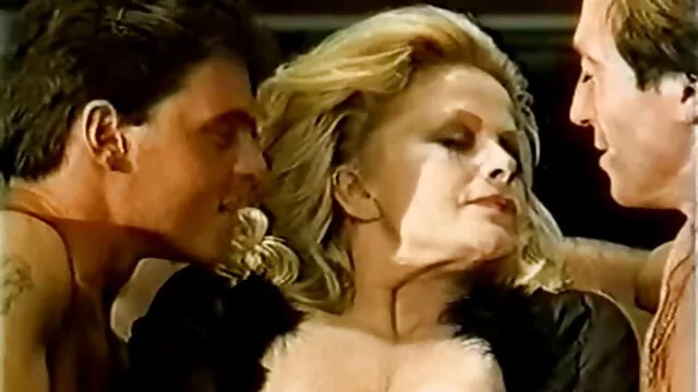 Una linda chica madres tetonas follando pidió un polvo caliente