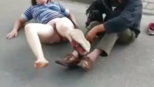 El chico hizo girar a la rubia mamas cojiendo con su hijo para quitarle el crédito porno en primera persona