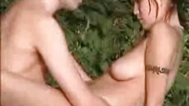 Chico preocupado recompensa xxx de hijo y madre a la chica con una corrida después de una mamada