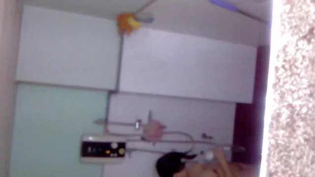 Pareja activa folla y se corre madres foll constantemente durante el descanso