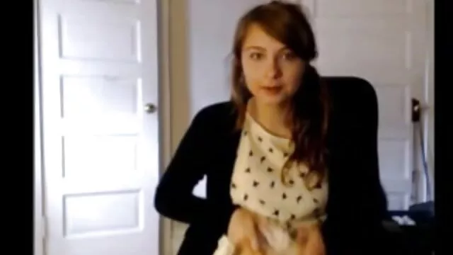 El chico madre hijo xxx alimenta a la chica con fruta y folla