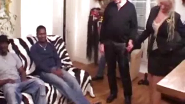 Asiático toma madre e hijo xvideo la cabeza y folla