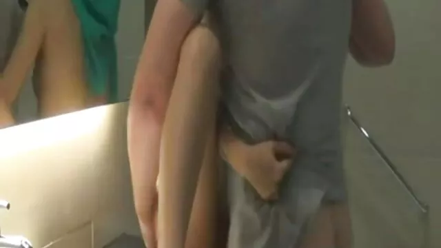 Sexo oral madres japonesas hot casero en la posición 69 de una hermosa pareja