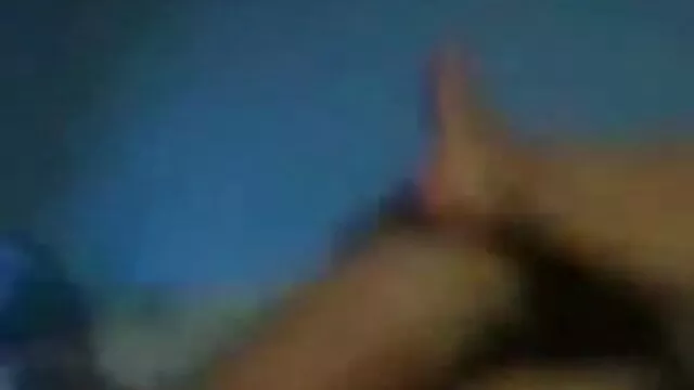 Abofeteó foyando a mama a una agente inmobiliaria sexy en el trabajo en una casa nueva