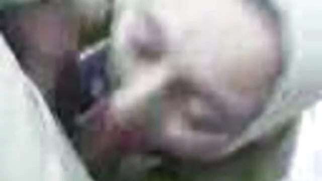 Atado y golpeado puta cojiendo con mama en el hotel pervertida