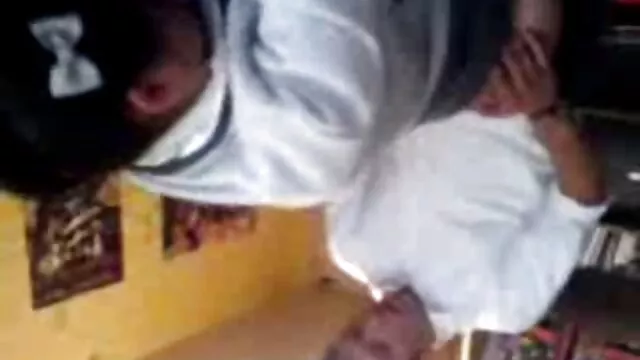 Ébano chupa polla xnxx de madre e hijo