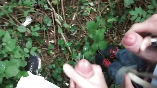 Chupa muy rapido me follo a mi madre dormida