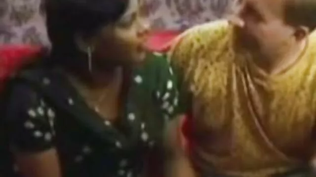 Tres lesbianas se lamen el sexo lesbico madre e hija coño