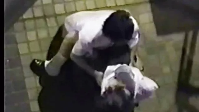 Una joven madura seducida y follada madres culonas calientes a un joven guapo