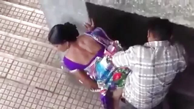 Lamió el coño de una joven flaca y follando a madre de mi amigo follada