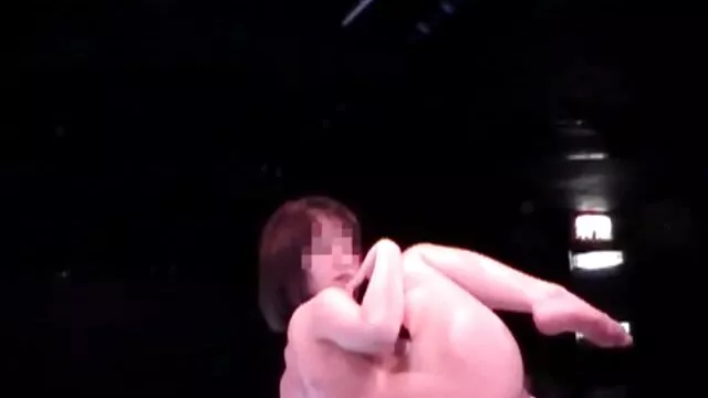 Habiendo terminado de lamer el culo de un hombre, se entregó a un madres japonesas follando con sus hijos pedo