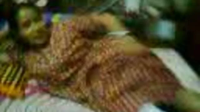 Deliciosamente follada por el culo a dos madre desvirga a su hijo chicas flacas y semen en su boca