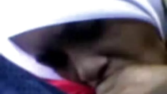 Un turista le dio dinero a una tetona hentai con mama