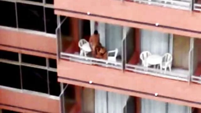 Mamada profunda permitió a un hombre follando a mi madre real arreglar sexo anal con una larva